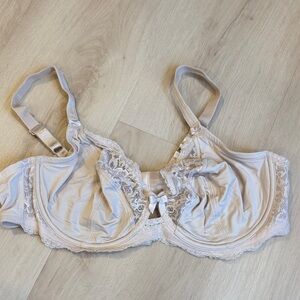 NWOT Olga Lace Underwire Bra in Cream